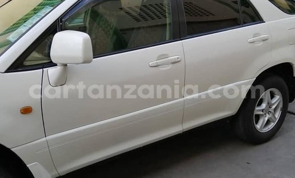 Buy Used Toyota Harrier White Car in Dar es Salaam in Dar es Salaam