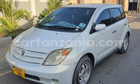 Buy Used Toyota IST White Car in Dar es Salaam in Dar es Salaam Buy Used Toyota IST White Car in Dar es Salaam in Dar es Salaam