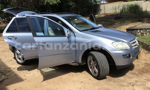 Buy Used Mercedes‒Benz M–Class Blue Car in Dar es Salaam in Dar es Salaam