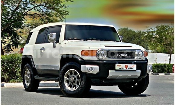 Buy Import Toyota FJ Cruiser White Car in Import - Dubai in Arusha