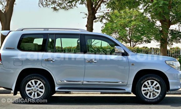 Buy Import Toyota Land Cruiser Blue Car in Import - Dubai in Arusha Buy Import Toyota Land Cruiser Blue Car in Import - Dubai in Arusha