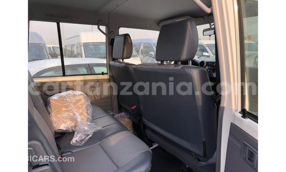 Buy Import Toyota Land Cruiser White Car in Import - Dubai in Arusha Buy Import Toyota Land Cruiser White Car in Import - Dubai in Arusha