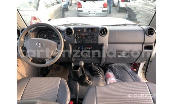 Buy Import Toyota Land Cruiser White Car in Import - Dubai in Arusha Buy Import Toyota Land Cruiser White Car in Import - Dubai in Arusha