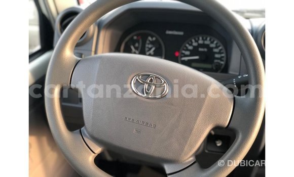 Buy Import Toyota Land Cruiser White Car in Import - Dubai in Arusha Buy Import Toyota Land Cruiser White Car in Import - Dubai in Arusha