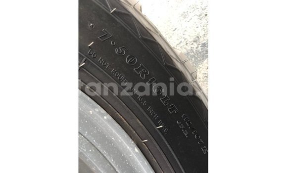 Buy Import Toyota Land Cruiser White Car in Import - Dubai in Arusha Buy Import Toyota Land Cruiser White Car in Import - Dubai in Arusha