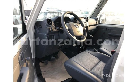Buy Import Toyota Land Cruiser White Car in Import - Dubai in Arusha Buy Import Toyota Land Cruiser White Car in Import - Dubai in Arusha