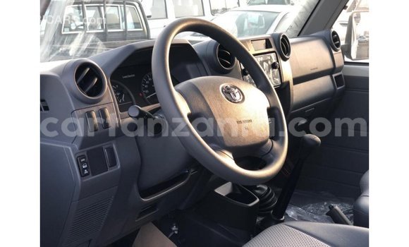 Buy Import Toyota Land Cruiser White Car in Import - Dubai in Arusha Buy Import Toyota Land Cruiser White Car in Import - Dubai in Arusha