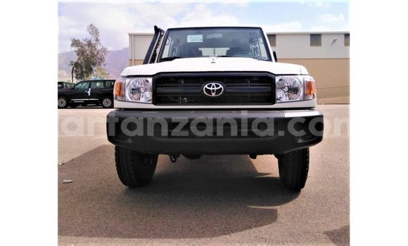 Buy Import Toyota Land Cruiser White Car in Import - Dubai in Arusha