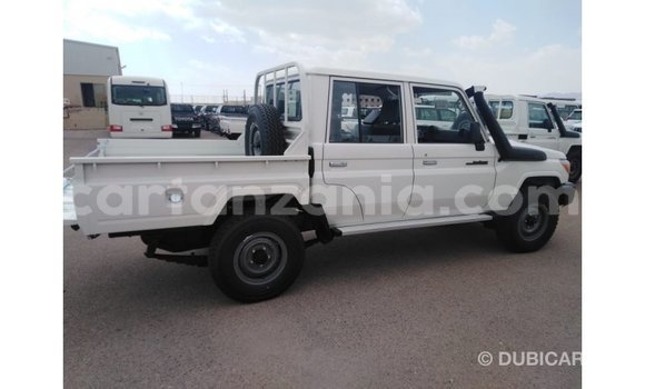 Nunua Imported Toyota Land Cruiser Nyeupe Gari ndani ya Import - Dubai nchini Arusha Nunua Imported Toyota Land Cruiser Nyeupe Gari ndani ya Import - Dubai nchini Arusha