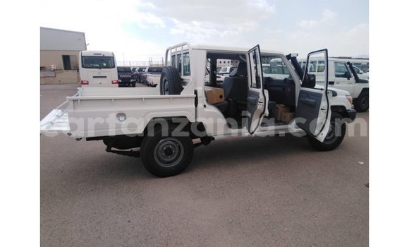 Nunua Imported Toyota Land Cruiser Nyeupe Gari ndani ya Import - Dubai nchini Arusha Nunua Imported Toyota Land Cruiser Nyeupe Gari ndani ya Import - Dubai nchini Arusha