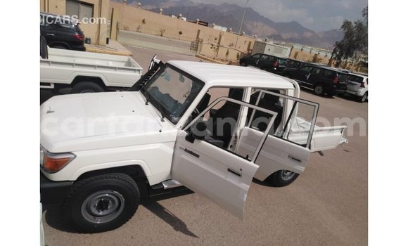Nunua Imported Toyota Land Cruiser Nyeupe Gari ndani ya Import - Dubai nchini Arusha Nunua Imported Toyota Land Cruiser Nyeupe Gari ndani ya Import - Dubai nchini Arusha