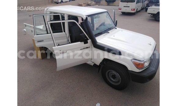 Nunua Imported Toyota Land Cruiser Nyeupe Gari ndani ya Import - Dubai nchini Arusha Nunua Imported Toyota Land Cruiser Nyeupe Gari ndani ya Import - Dubai nchini Arusha