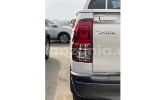 Buy Import Toyota Hilux White Car in Import - Dubai in Arusha Buy Import Toyota Hilux White Car in Import - Dubai in Arusha