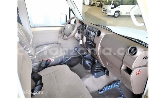 Nunua Imported Toyota Land Cruiser Beige Gari ndani ya Import - Dubai nchini Arusha Nunua Imported Toyota Land Cruiser Beige Gari ndani ya Import - Dubai nchini Arusha