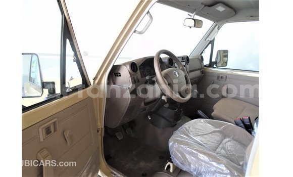 Nunua Imported Toyota Land Cruiser Beige Gari ndani ya Import - Dubai nchini Arusha Nunua Imported Toyota Land Cruiser Beige Gari ndani ya Import - Dubai nchini Arusha