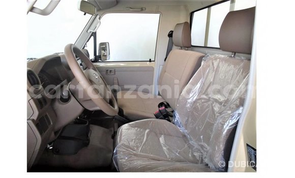 Nunua Imported Toyota Land Cruiser Beige Gari ndani ya Import - Dubai nchini Arusha Nunua Imported Toyota Land Cruiser Beige Gari ndani ya Import - Dubai nchini Arusha