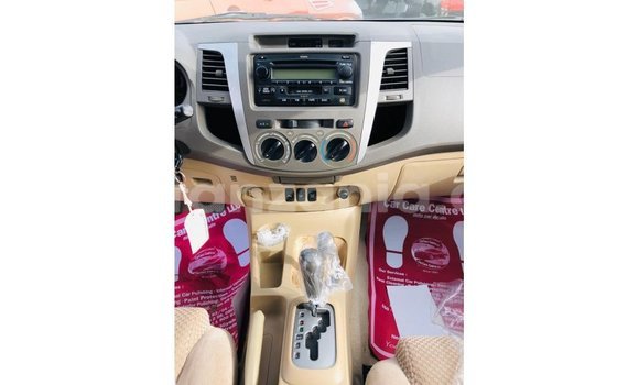 Nunua Imported Toyota Fortuner Nyeupe Gari ndani ya Import - Dubai nchini Arusha Nunua Imported Toyota Fortuner Nyeupe Gari ndani ya Import - Dubai nchini Arusha
