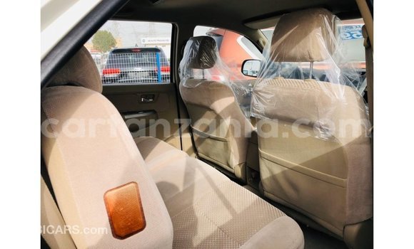 Nunua Imported Toyota Fortuner Nyeupe Gari ndani ya Import - Dubai nchini Arusha Nunua Imported Toyota Fortuner Nyeupe Gari ndani ya Import - Dubai nchini Arusha