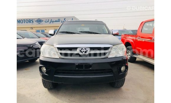 Nunua Imported Toyota Fortuner Nyeusi Gari ndani ya Import - Dubai nchini Arusha Nunua Imported Toyota Fortuner Nyeusi Gari ndani ya Import - Dubai nchini Arusha