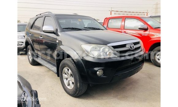 Nunua Imported Toyota Fortuner Nyeusi Gari ndani ya Import - Dubai nchini Arusha Nunua Imported Toyota Fortuner Nyeusi Gari ndani ya Import - Dubai nchini Arusha