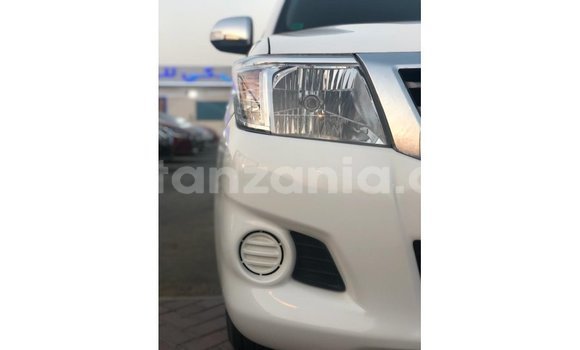 Nunua Imported Toyota Hilux Nyeupe Gari ndani ya Import - Dubai nchini Arusha Nunua Imported Toyota Hilux Nyeupe Gari ndani ya Import - Dubai nchini Arusha