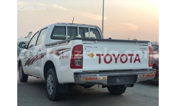 Nunua Imported Toyota Hilux Nyeupe Gari ndani ya Import - Dubai nchini Arusha Nunua Imported Toyota Hilux Nyeupe Gari ndani ya Import - Dubai nchini Arusha