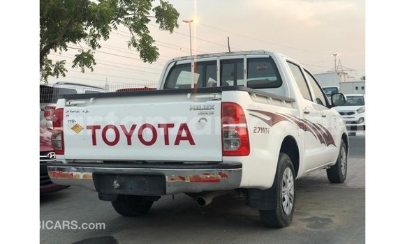 Nunua Imported Toyota Hilux Nyeupe Gari ndani ya Import - Dubai nchini Arusha Nunua Imported Toyota Hilux Nyeupe Gari ndani ya Import - Dubai nchini Arusha
