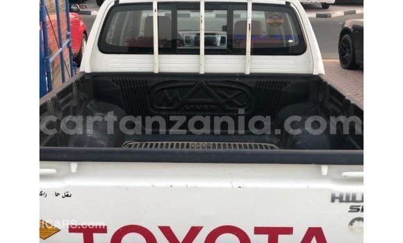 Nunua Imported Toyota Hilux Nyeupe Gari ndani ya Import - Dubai nchini Arusha Nunua Imported Toyota Hilux Nyeupe Gari ndani ya Import - Dubai nchini Arusha