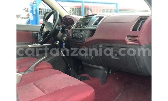 Nunua Imported Toyota Hilux Nyeupe Gari ndani ya Import - Dubai nchini Arusha Nunua Imported Toyota Hilux Nyeupe Gari ndani ya Import - Dubai nchini Arusha