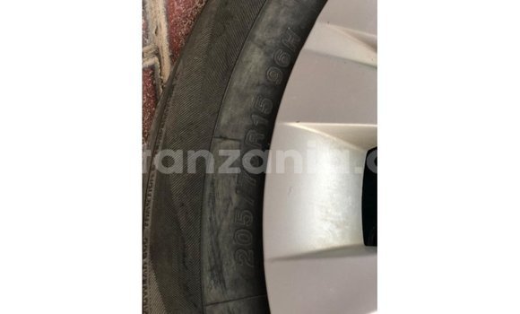 Nunua Imported Toyota Hilux Nyeupe Gari ndani ya Import - Dubai nchini Arusha Nunua Imported Toyota Hilux Nyeupe Gari ndani ya Import - Dubai nchini Arusha