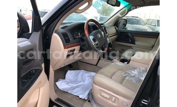 Nunua Imported Toyota Land Cruiser Nyeusi Gari ndani ya Import - Dubai nchini Arusha Nunua Imported Toyota Land Cruiser Nyeusi Gari ndani ya Import - Dubai nchini Arusha