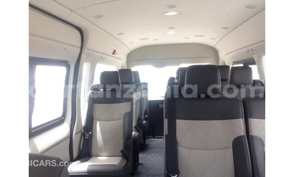 Buy Import Toyota Hiace White Car in Import - Dubai in Arusha Buy Import Toyota Hiace White Car in Import - Dubai in Arusha