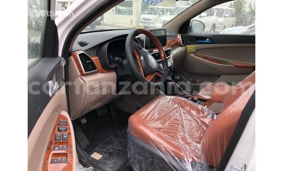 Nunua Imported Hyundai Tucson Nyeupe Gari ndani ya Import - Dubai nchini Arusha Nunua Imported Hyundai Tucson Nyeupe Gari ndani ya Import - Dubai nchini Arusha