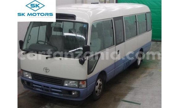 Nunua Imported Toyota Coaster Nyeupe Gari ndani ya Import - Dubai nchini Arusha
