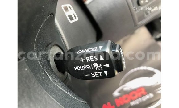 Nunua Imported Toyota Land Cruiser Nyeupe Gari ndani ya Import - Dubai nchini Arusha Nunua Imported Toyota Land Cruiser Nyeupe Gari ndani ya Import - Dubai nchini Arusha