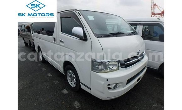 Buy Import Toyota Regius White Car in Import - Dubai in Arusha