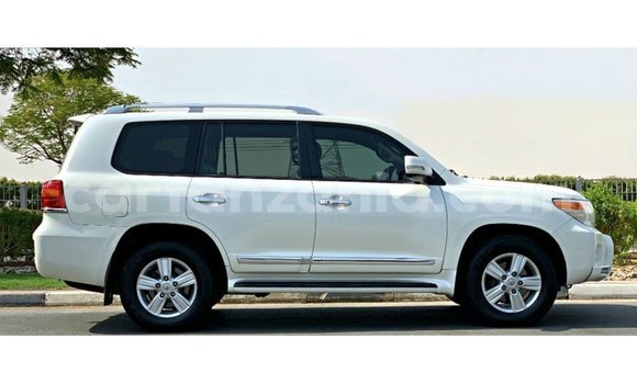 Buy Import Toyota Land Cruiser White Car in Import - Dubai in Arusha Buy Import Toyota Land Cruiser White Car in Import - Dubai in Arusha