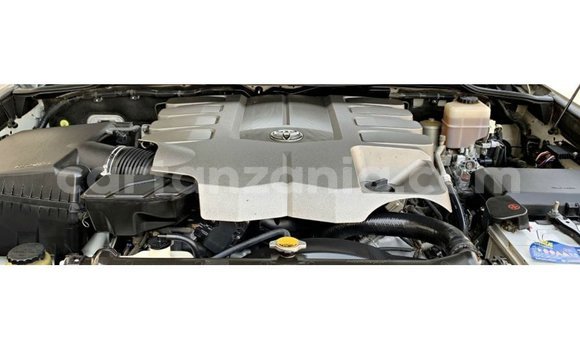 Buy Import Toyota Land Cruiser White Car in Import - Dubai in Arusha Buy Import Toyota Land Cruiser White Car in Import - Dubai in Arusha