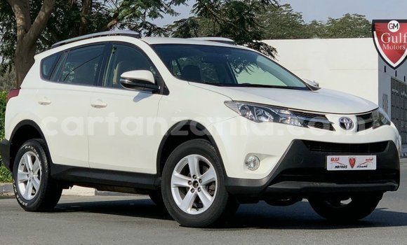 Nunua Imported Toyota 4Runner Nyeupe Gari ndani ya Import - Dubai nchini Arusha