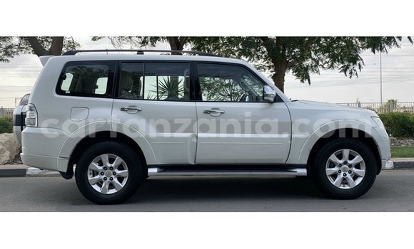 Buy Import Mitsubishi Pajero White Car in Import - Dubai in Arusha Buy Import Mitsubishi Pajero White Car in Import - Dubai in Arusha