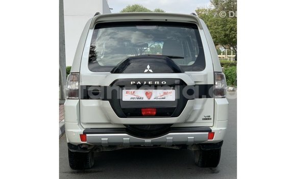 Buy Import Mitsubishi Pajero White Car in Import - Dubai in Arusha Buy Import Mitsubishi Pajero White Car in Import - Dubai in Arusha