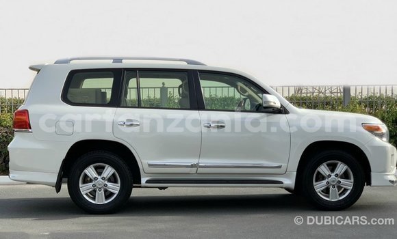 Buy Import Toyota Land Cruiser White Car in Import - Dubai in Arusha Buy Import Toyota Land Cruiser White Car in Import - Dubai in Arusha