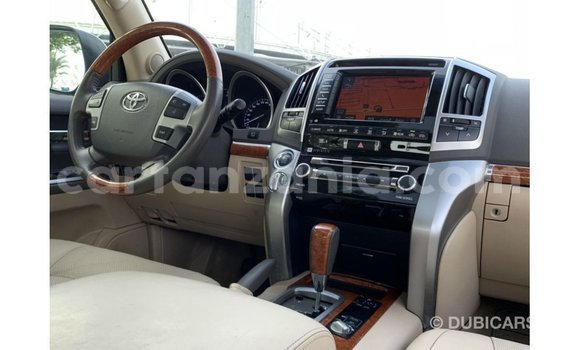Buy Import Toyota Land Cruiser White Car in Import - Dubai in Arusha Buy Import Toyota Land Cruiser White Car in Import - Dubai in Arusha