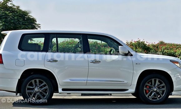 Nunua Imported Lexus LX Nyeupe Gari ndani ya Import - Dubai nchini Arusha Nunua Imported Lexus LX Nyeupe Gari ndani ya Import - Dubai nchini Arusha
