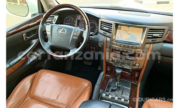Nunua Imported Lexus LX Nyeupe Gari ndani ya Import - Dubai nchini Arusha Nunua Imported Lexus LX Nyeupe Gari ndani ya Import - Dubai nchini Arusha