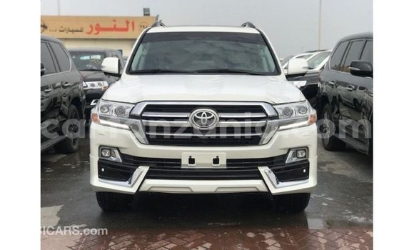 Buy Import Toyota Land Cruiser White Car in Import - Dubai in Arusha Buy Import Toyota Land Cruiser White Car in Import - Dubai in Arusha