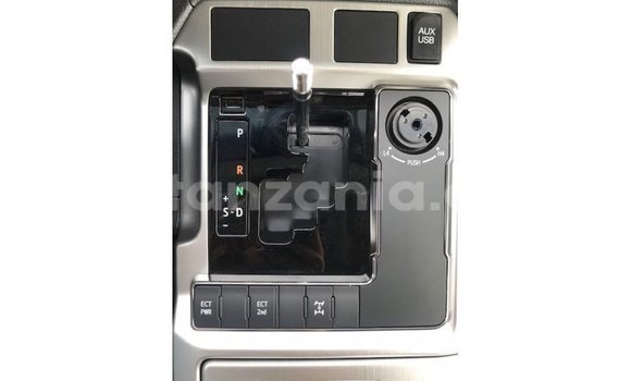 Buy Import Toyota Land Cruiser White Car in Import - Dubai in Arusha Buy Import Toyota Land Cruiser White Car in Import - Dubai in Arusha