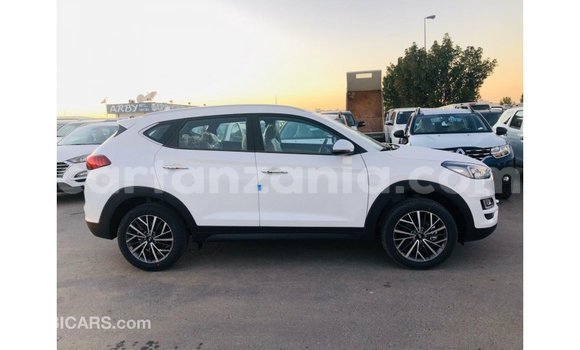 Buy Import Hyundai Tucson White Car in Import - Dubai in Arusha Buy Import Hyundai Tucson White Car in Import - Dubai in Arusha