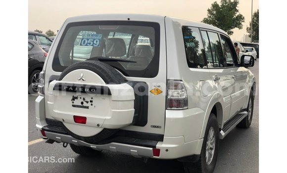 Nunua Imported Mitsubishi Pajero Nyeupe Gari ndani ya Import - Dubai nchini Arusha Nunua Imported Mitsubishi Pajero Nyeupe Gari ndani ya Import - Dubai nchini Arusha