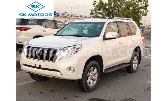 Nunua Imported Toyota Prado Nyeupe Gari ndani ya Import - Dubai nchini Arusha